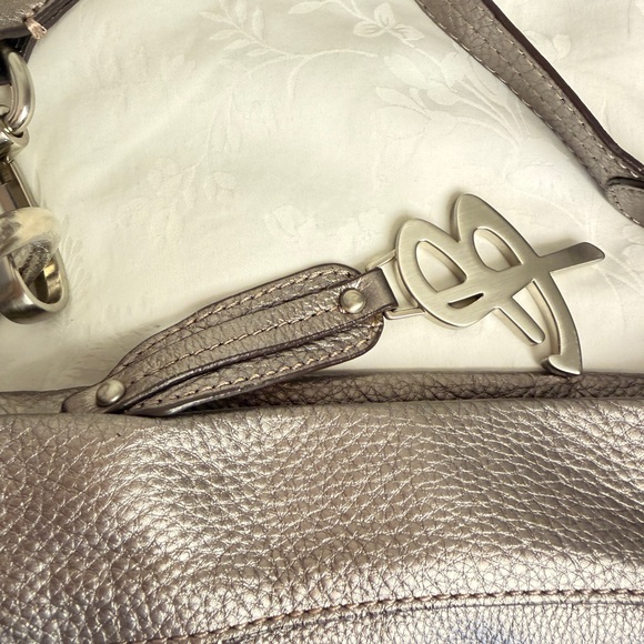 B. Makowsky Metallic Silver Crossbody Bag - Picture 3 of 8